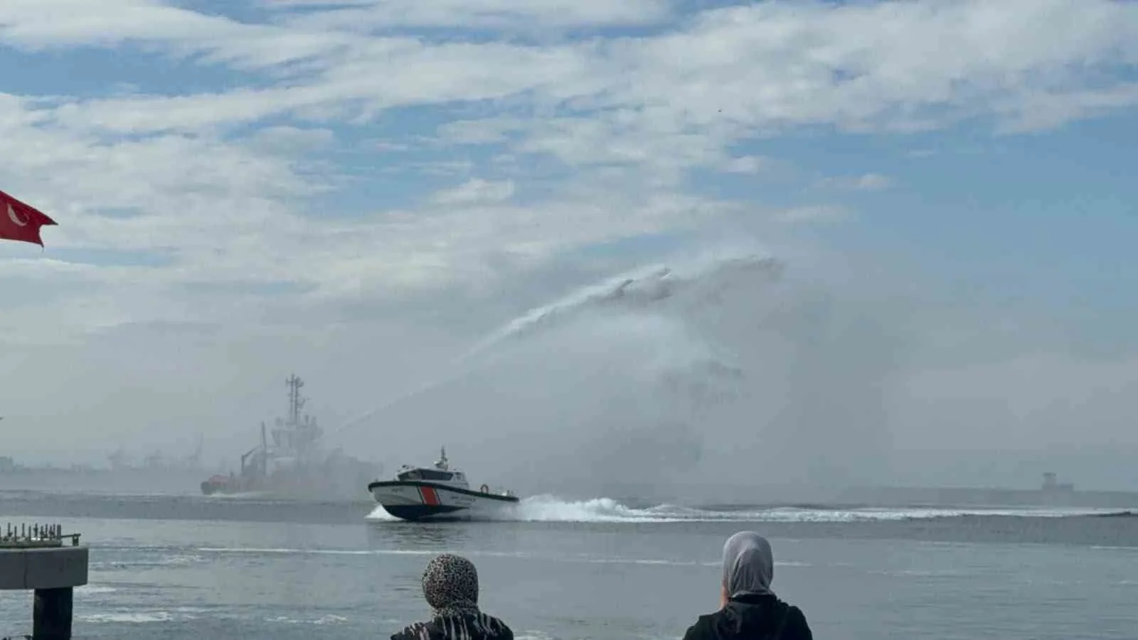 Gemlik’te Cumhuriyet Bayramı coşkusu denize taştı