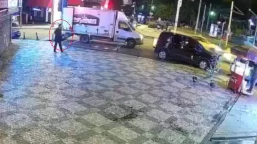 Kadıköy’de döviz bürosunu kurşunlayıp çalıntı plakayla kaçan 5 şüpheli tutuklandı