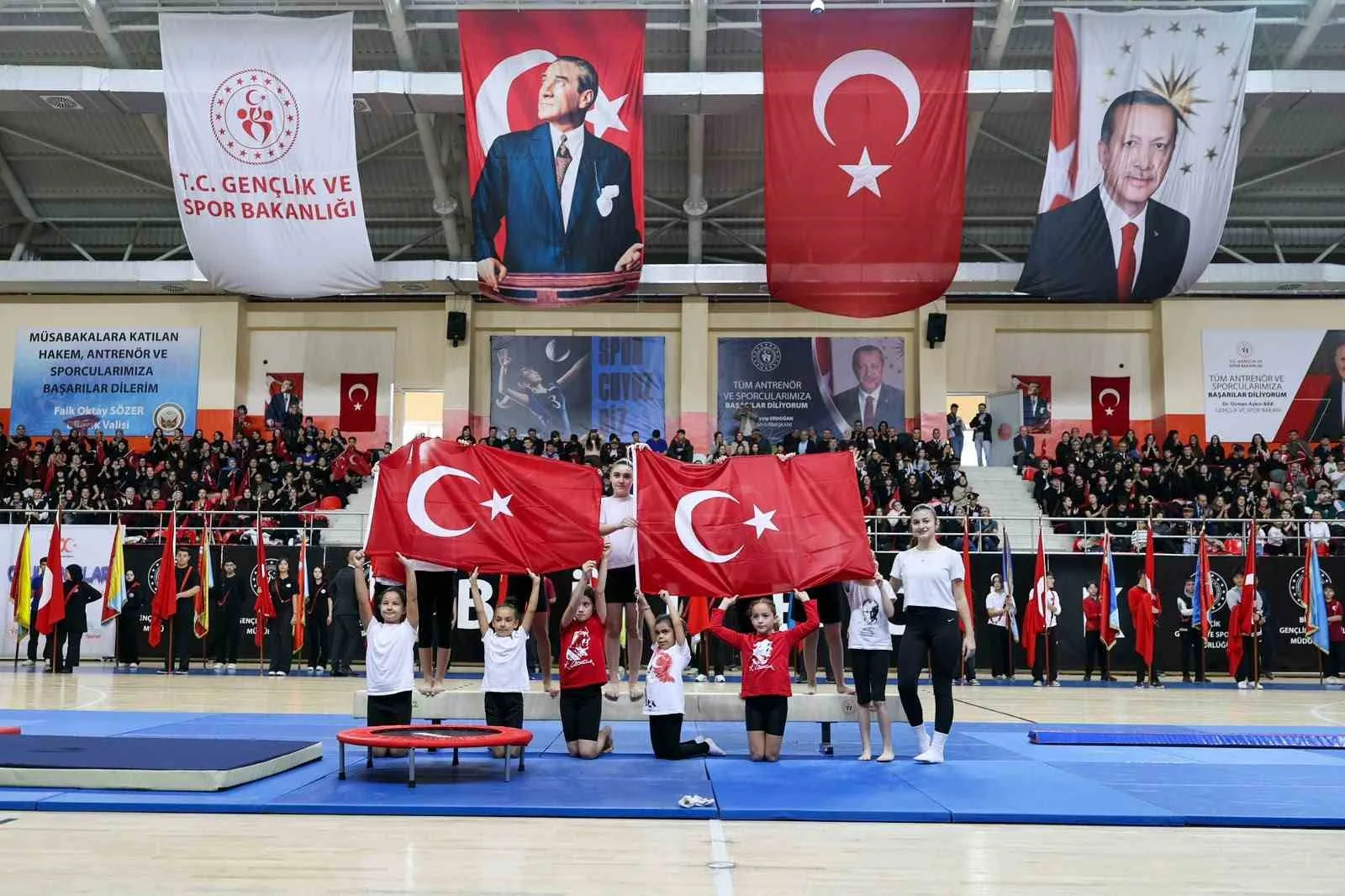 Anaokulu öğrencilerin gösterisi mest etti