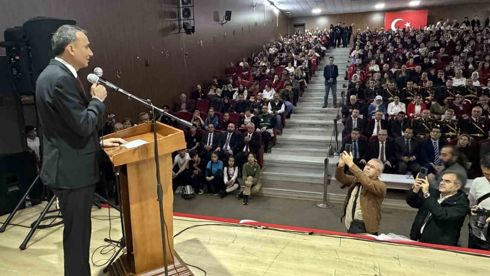 Edremit’te Cumhuriyet’in 103. yılı kutlandı