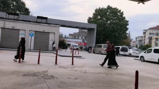 Karnına tel saplanan çocuk yaralandı