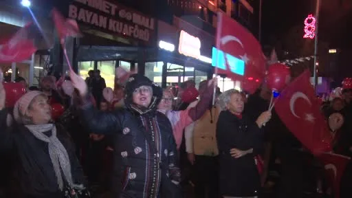 Büyükçekmece’de Cumhuriyet coşkusu fener alayıyla yaşandı