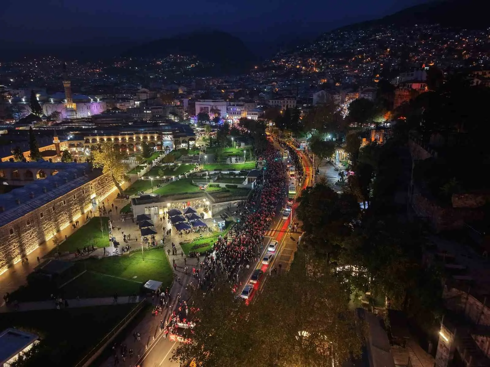 Cumhuriyet ritminde Bursa tek yürek