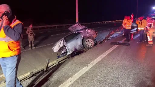 Çanakkale’de otomobil paramparça oldu: 2 kişi hayatını kaybetti