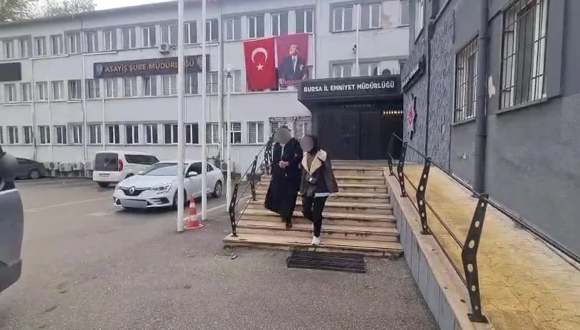 Kapısını film ile açtığı evden ziynet çalan kadın hırsız yakalandı