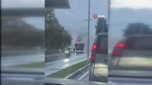 Çanakkale’de özel halk otobüsü alev alev yandı