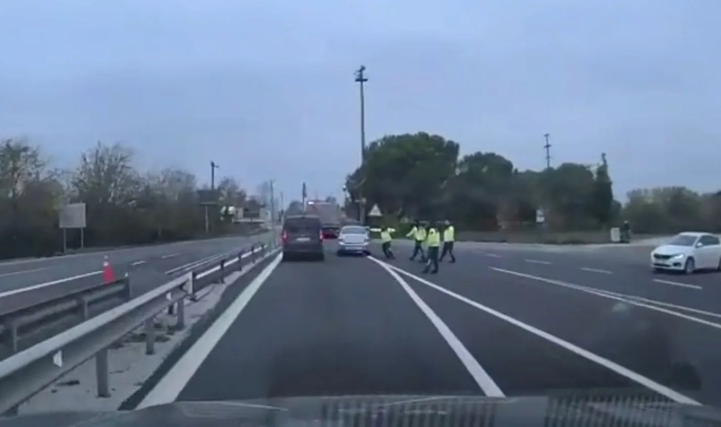 Trafiği birbirine katan uyuşturucu kuryesi film gibi kovalamaca ile yakalandı