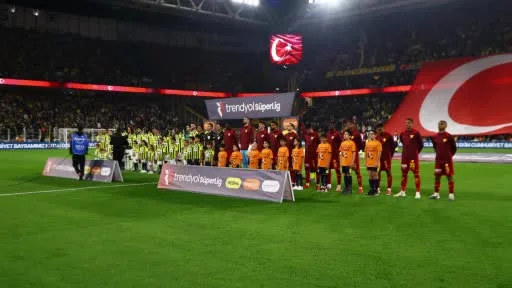 Trendyol Süper Lig: Fenerbahçe: 1 - Göztepe: 0 (İlk yarı)