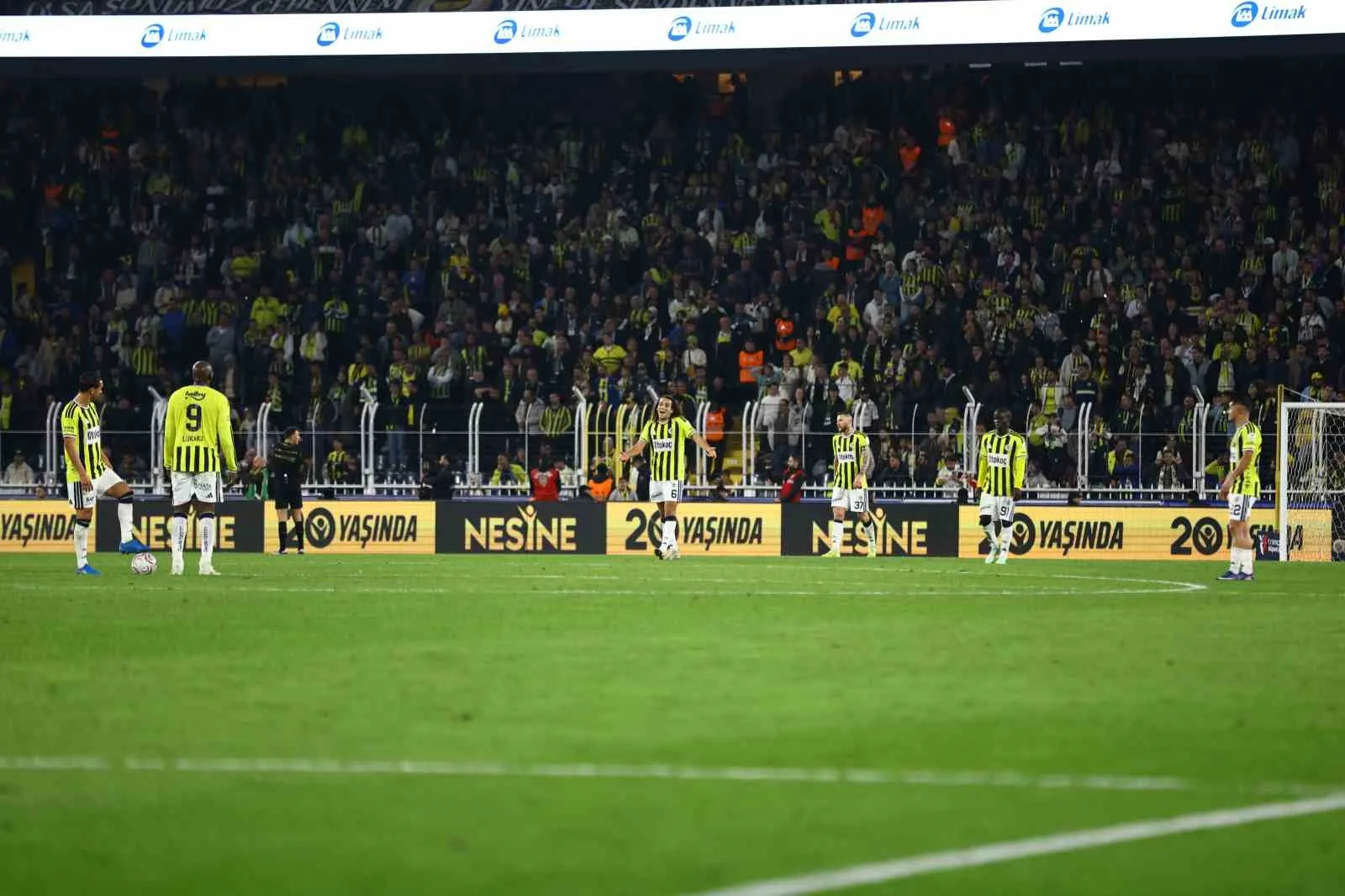 Fenerbahçe, ligde üst üste 2. mağlubiyetini aldı